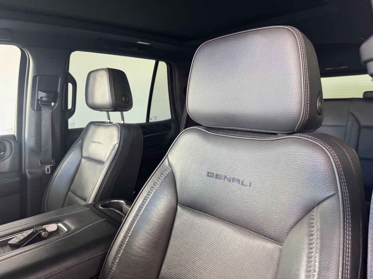 Used 2023 GMC Yukon Denali AWD/4WD image 9