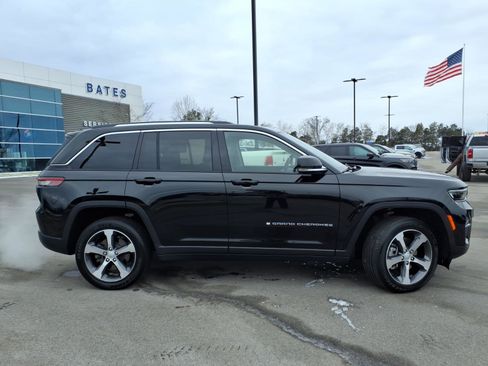Used 2023 Jeep Grand Cherokee 4WD 4xe image 2