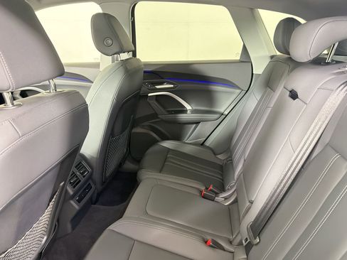 Used 2025 Audi Q5 Premium w/ Convenience Package image 23