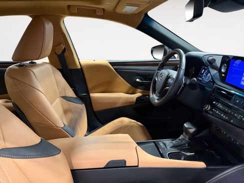 Used 2024 Lexus ES 350 w/ Luxury Package image 16