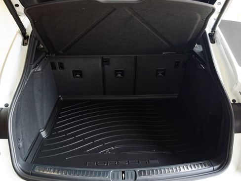 Certified 2026 Porsche Macan AWD/4WD image 29