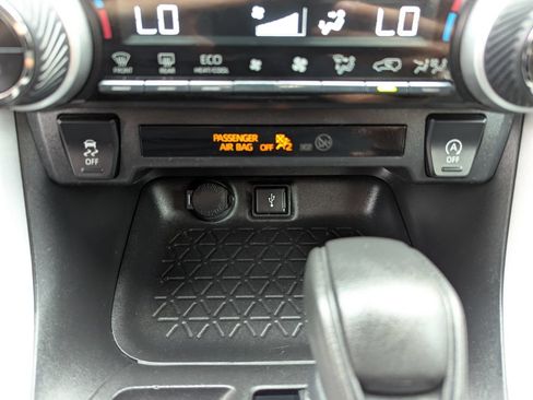 Used 2022 Toyota RAV4 XLE w/ Convenience Package AWD/4WD image 22