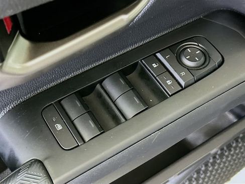 Certified 2025 Toyota Tacoma TRD Off-Road AWD/4WD image 20