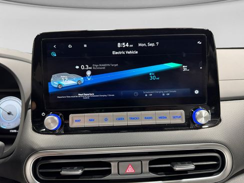 Used 2023 Hyundai Kona Limited w/ Cargo Package FWD image 11
