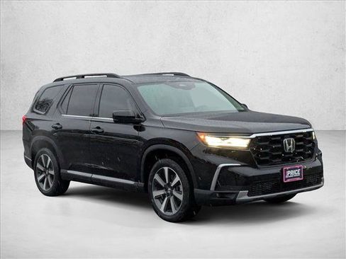 Used 2023 Honda Pilot Touring image 3