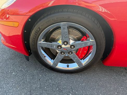 Used 2006 Chevrolet Corvette Coupe w/ Preferred Equipment Group RWD image 31