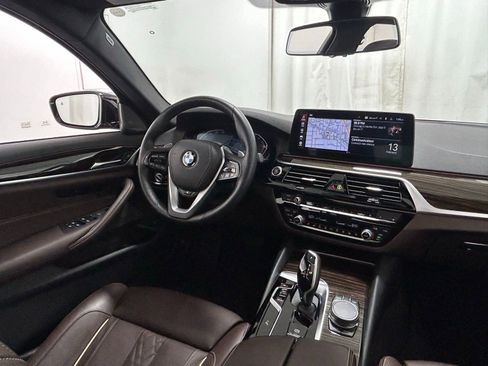 Used 2023 BMW 540i xDrive w/ Premium Package image 11