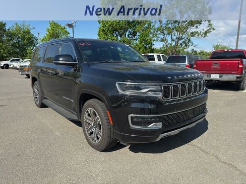 Used 2024 Jeep Wagoneer L Series II w/ Flexible Seating Group AWD/4WD image 2