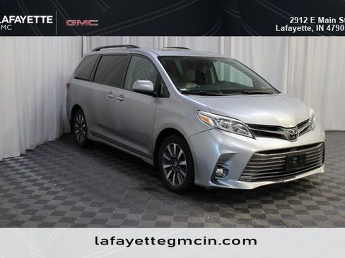 Used 2018 Toyota Sienna Limited image 1