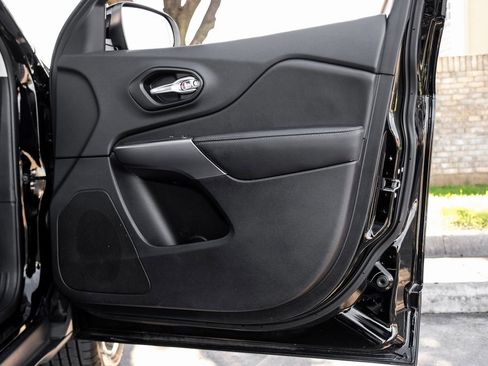 Used 2022 Jeep Cherokee Limited image 57