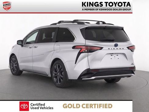 Used 2024 Toyota Sienna XSE w/ XSE Premium Package FWD image 5
