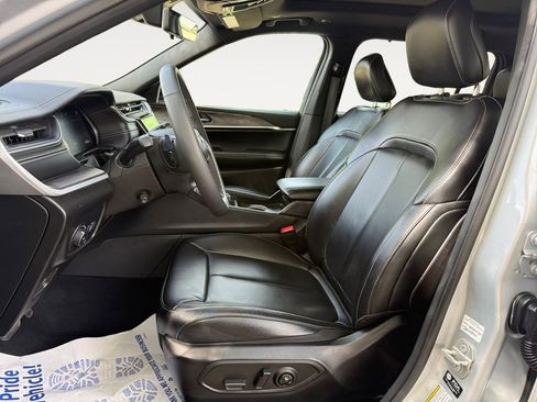 Used 2024 Jeep Grand Cherokee L Limited w/ Luxury Tech Group II image 9