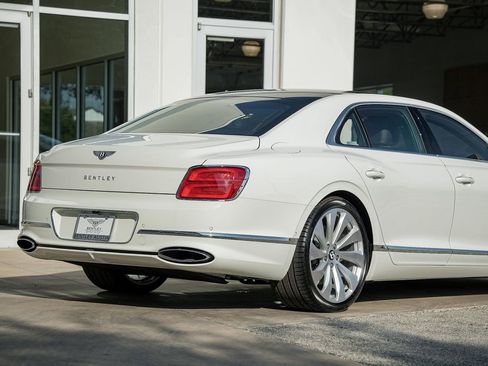 New 2026 Bentley Flying Spur Plug-In Hybrid image 7