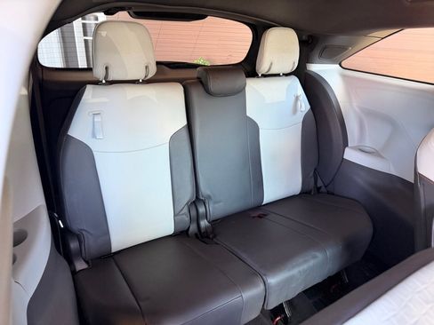 Used 2022 Toyota Sienna XSE w/ XSE Plus Package AWD/4WD image 16