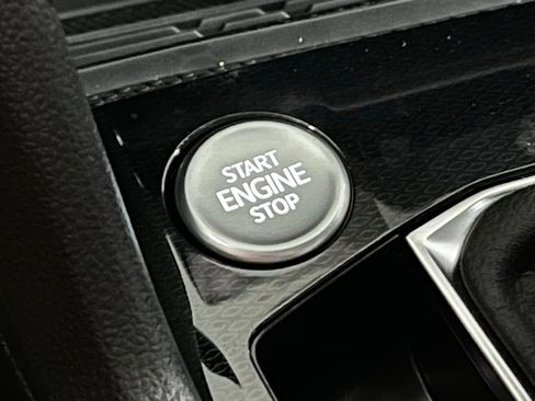 New 2026 Volkswagen Taos SEL image 15