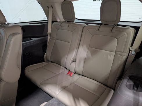 Used 2020 Lincoln Aviator Reserve w/ Equipment Group 202A image 17