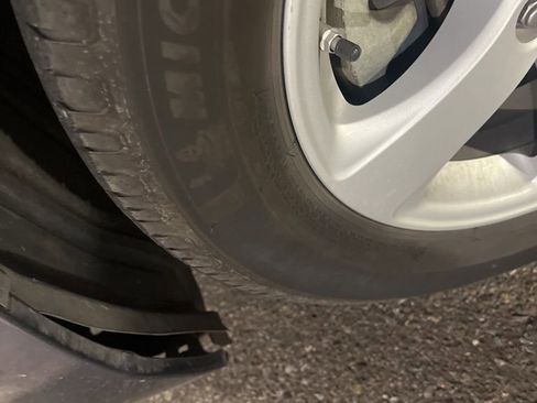 Used 2017 Toyota Sienna L image 5