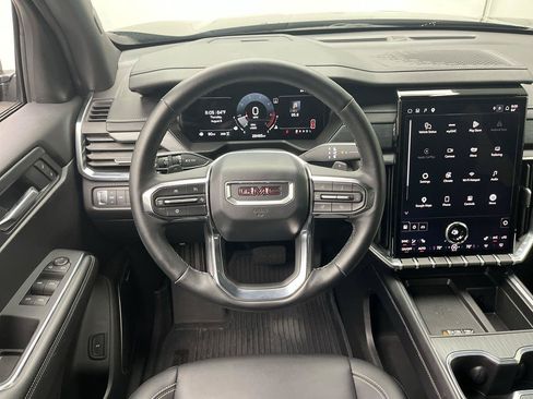 Used 2025 GMC Acadia Elevation w/ Elevation Premium Package AWD/4WD image 16