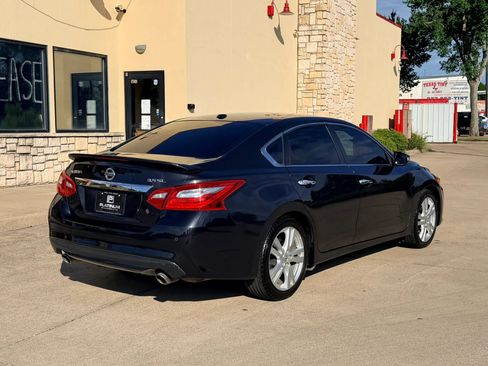 Used 2017 Nissan Altima 3.5 SL FWD image 5