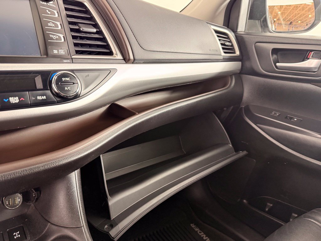 Used 2018 Toyota Highlander AWD V6 image 28