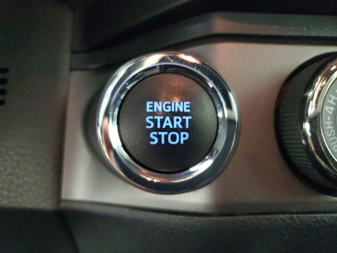 Used 2021 Toyota Tacoma TRD Off-Road image 19