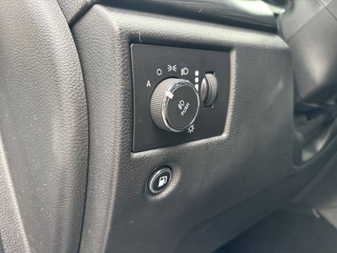 Used 2019 Jeep Grand Cherokee Altitude AWD/4WD image 16