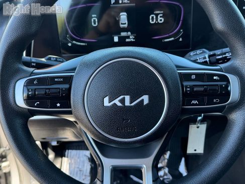 Used 2025 Kia Sportage LX image 34