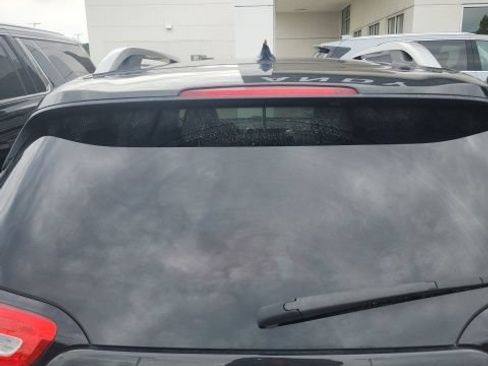 Used 2015 Jeep Cherokee Latitude w/ Cold Weather Group FWD image 6