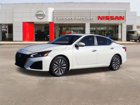 Used 2025 Nissan Altima 2.5 SV w/ SV Premium Package image 7