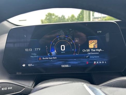 Used 2025 Chevrolet Equinox LT w/ Safety and Technology Package FWD image 25