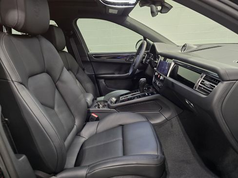 New 2026 Porsche Macan image 29
