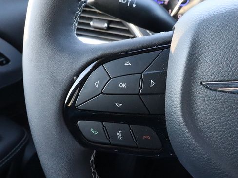 New 2025 Chrysler Pacifica Limited image 34