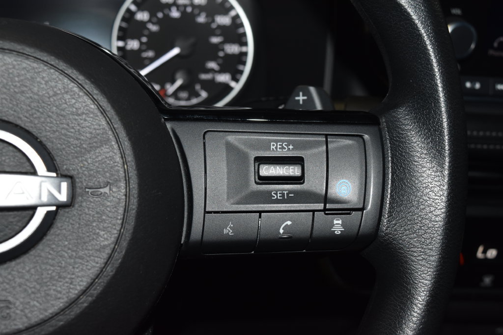 Used 2023 Nissan Rogue SV AWD/4WD image 9