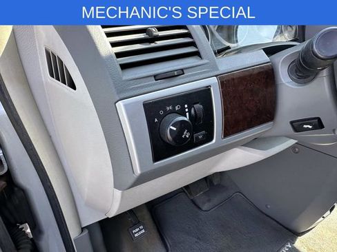 Used 2010 Chrysler Town & Country Touring w/ Heated Seat Group FWD image 18