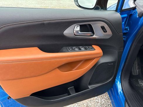 New 2026 Chrysler Pacifica Pinnacle image 14