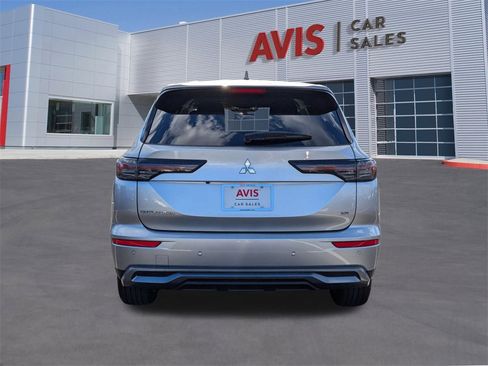 Used 2025 Mitsubishi Outlander SE image 6