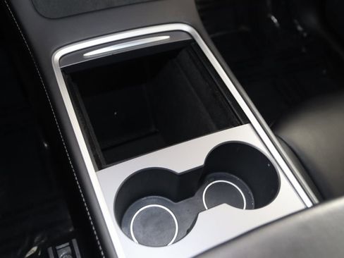 Used 2022 Tesla Model Y Long Range image 30