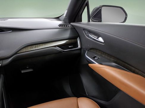 Used 2019 Cadillac XT4 Premium Luxury FWD image 23