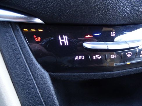 Used 2017 Cadillac XT5 Luxury image 31