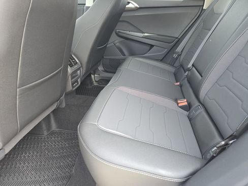 New 2026 Volkswagen Taos SE FWD image 22