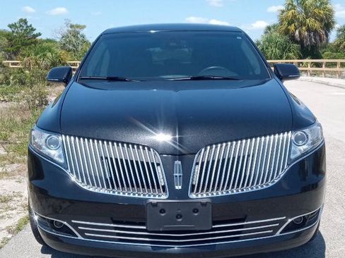 Used 2014 Lincoln MKT AWD image 3