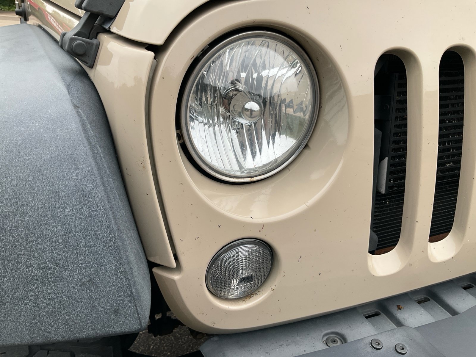Used 2016 Jeep Wrangler Unlimited Rubicon AWD/4WD image 32
