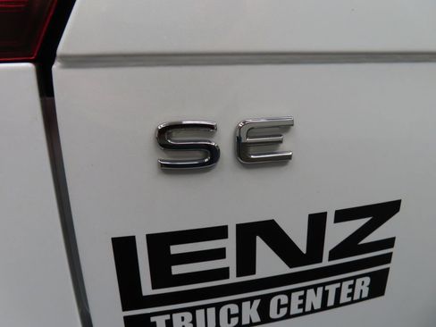 Used 2023 Volkswagen Tiguan SE R-Line image 46