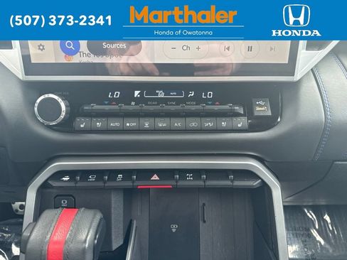 Used 2025 Toyota Sequoia Platinum AWD/4WD image 23