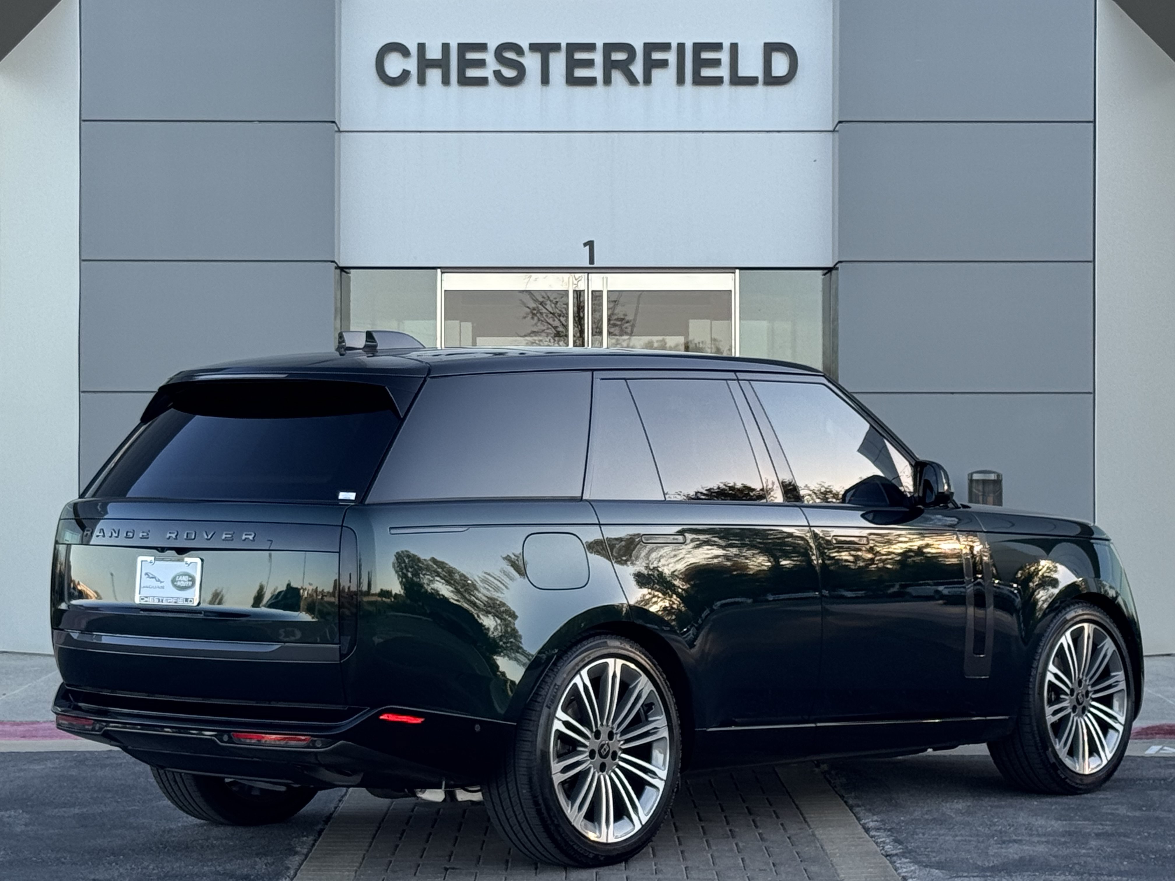 New 2027 Land Rover Range Rover SE AWD/4WD image 2