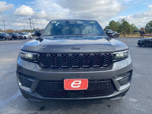 New 2025 Jeep Grand Cherokee Altitude image 2