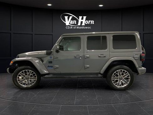 Used 2022 Jeep Wrangler Unlimited Sahara image 4