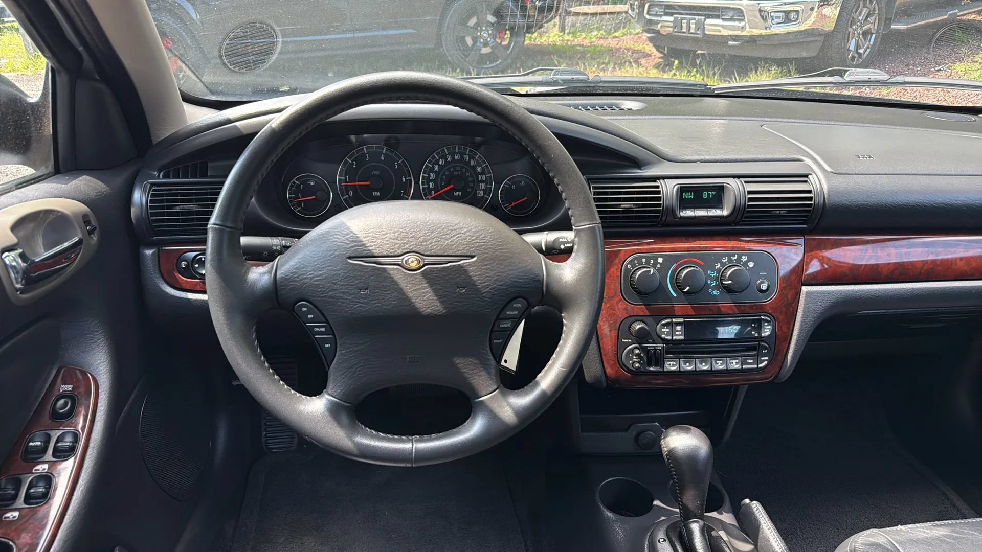 Used 2002 Chrysler Sebring LXi w/ Security Group FWD image 29