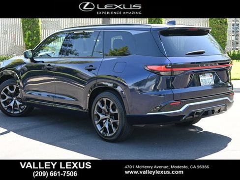 Used 2025 Lexus TX 500h AWD w/ Technology Package image 4