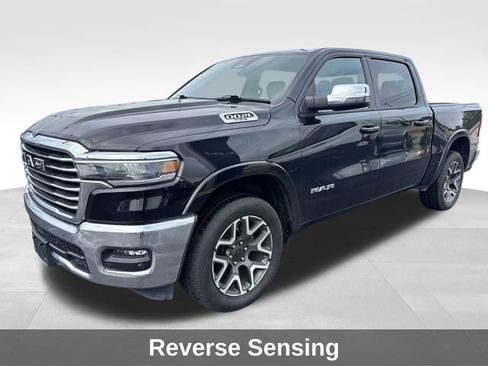 Used 2025 RAM 1500 Laramie AWD/4WD image 8